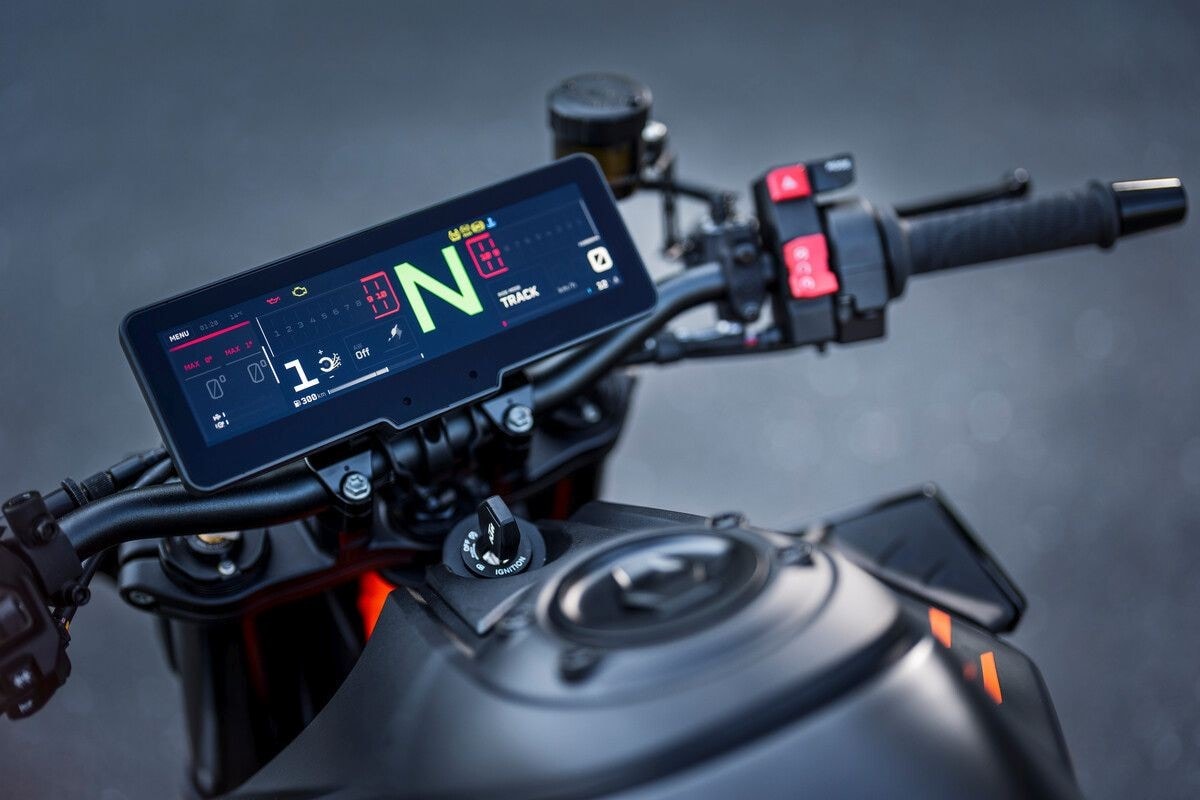 Da KTM i nuovi display TFT: interfacciarsi con la strumentazione non è mai stato così facile 